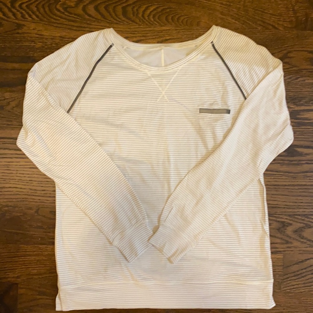 Lululemon long sleeve light weight tech shirt. Size 8